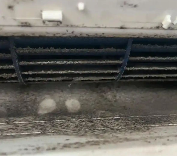 杨陵空调吹的风有股烧焦味是怎么回事